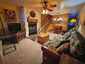Valley Condo 110 - Creekside - WiFi - Pet Friendly - Hot Tub - Fireplace - Washer - Dryer - Playground